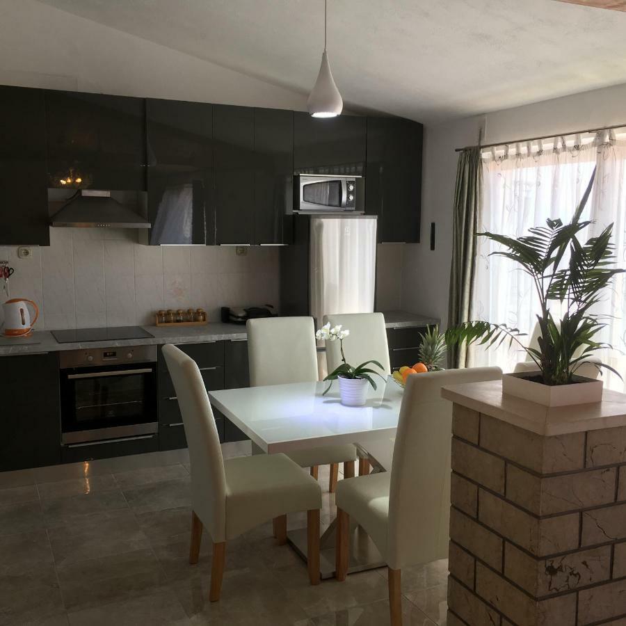 Apartment Burich Makarska Buitenkant foto